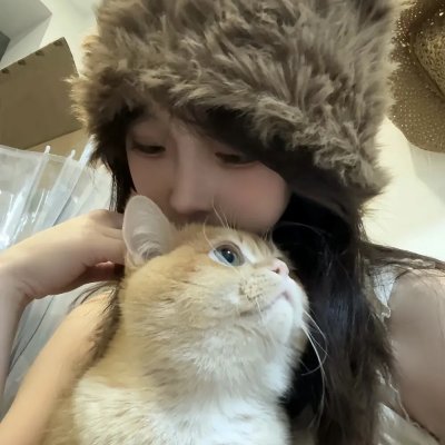 戴金色面具的男子